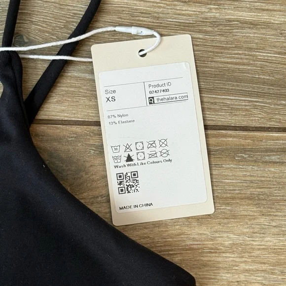 HALARA Elegant Black Sports Bra. NWT size XS. - Picture 3 of 4